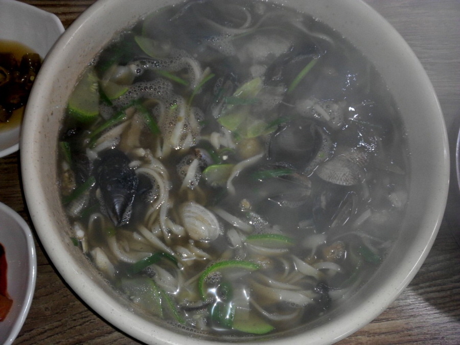 능이칼국수 이미지