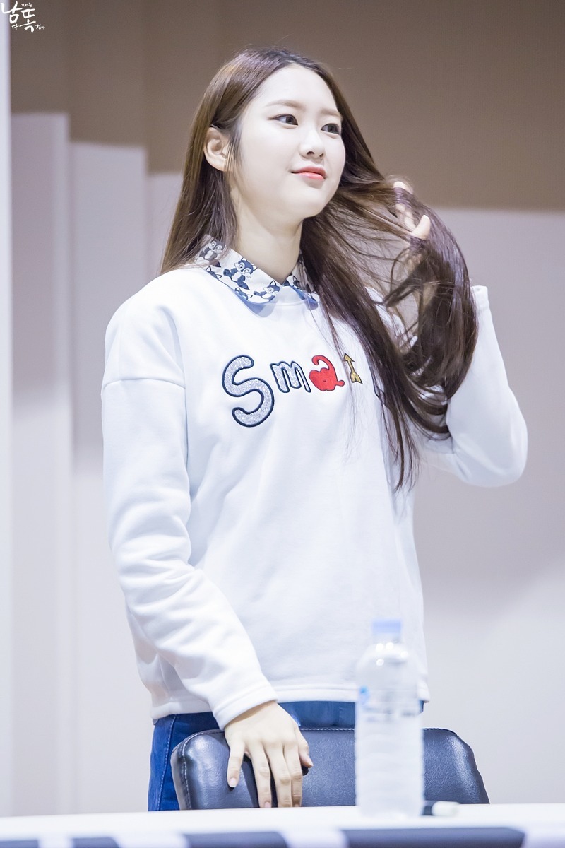 겉으로 보기엔 시크해보이지만 실제론 착한 오마이걸 지호.JPG | 인스티즈
