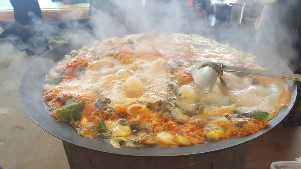 솥뚜껑식당 이미지