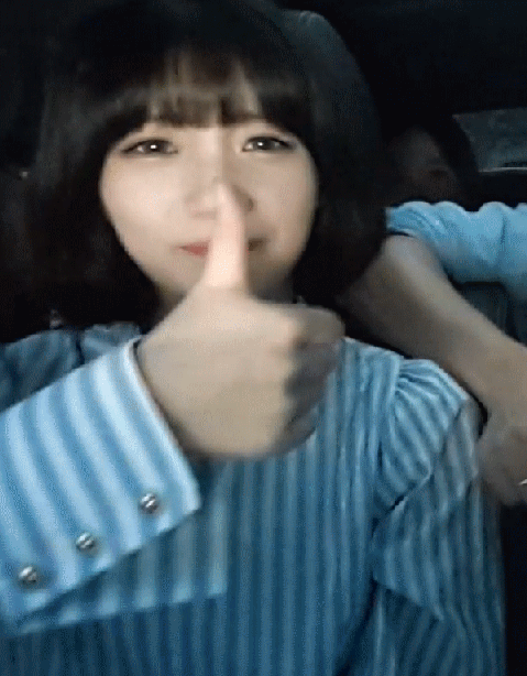 어제 아프리카tv 방송에서 꽁냥꽁냥 쩔었던 오마이걸 비니 & 아린.gif | 인스티즈