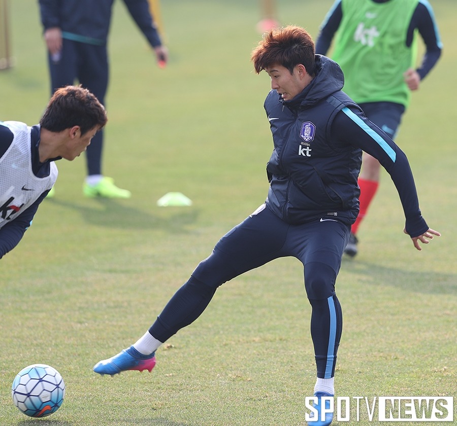 오늘자 굳은 표정으로 회복 훈련하는 축구대표팀 | 인스티즈