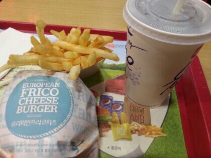 친구들이랑 햄버거 먹을때 갈리는 것 | 인스티즈