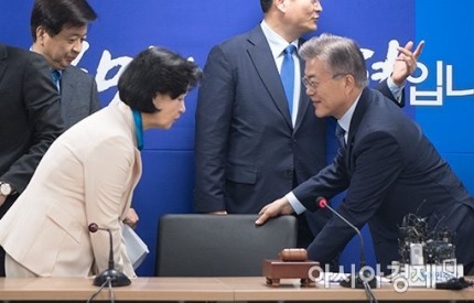 선대위 회의 참석한 문재인 | 인스티즈