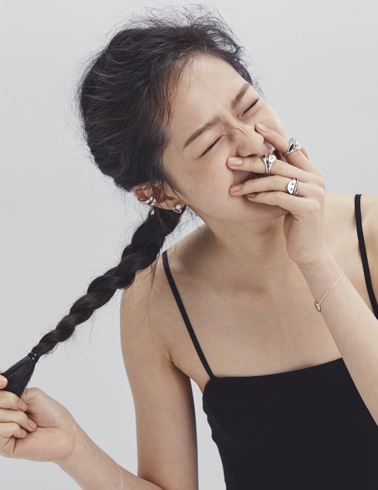 SNS에서 설리, 블랙핑크 제니 닮은걸로 화제모은 2001년생 모델 | 인스티즈