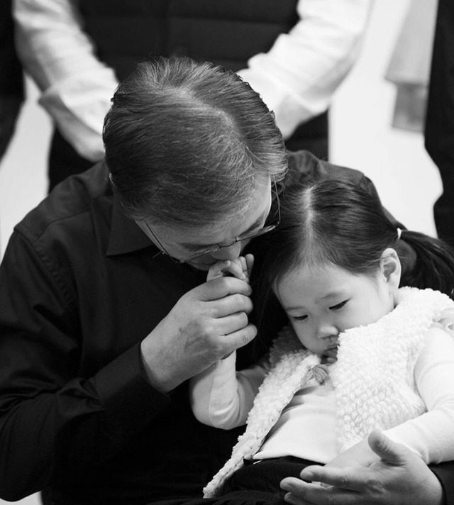결전의 날을 하루 앞두고 지지자들이 하는 응원의 말을 리트윗하는 문재인의 심정은 어떨까 | 인스티즈