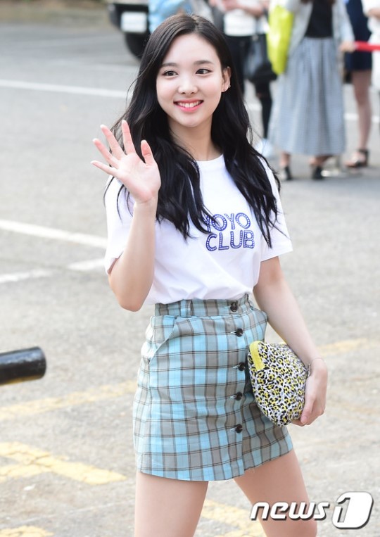 [트와이스] 오늘자 나연 출근길 | 인스티즈