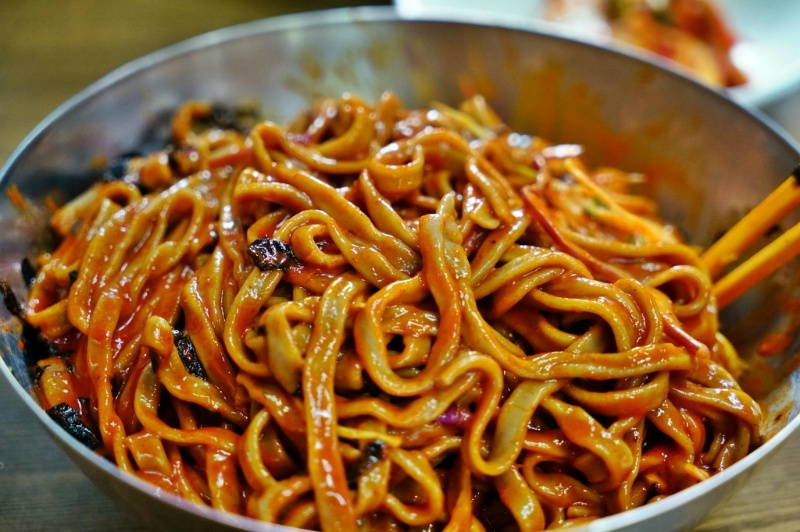 [비빔칼국수] 칼국수면으로도 비빔국수가 있다는 걸 알게 해준 비빔칼국수 | 인스티즈