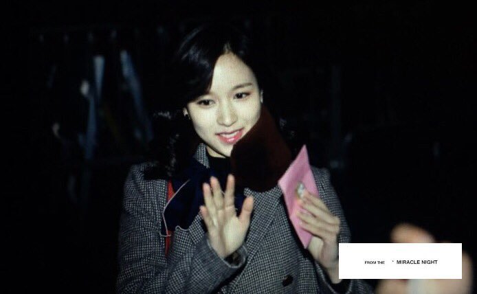 [트와이스] 고급진 느낌이 많이 나는 복고컨셉 출근길 미나 | 인스티즈