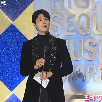 서가대 시상하러 나온 박보검 ㄷㄷ.gif | 인스티즈