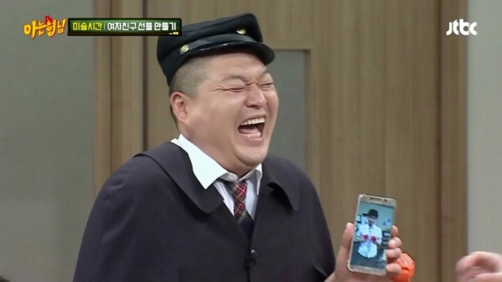 [아는형님] 김희철을 능가하는 돌아이 민경훈의 선물 | 인스티즈