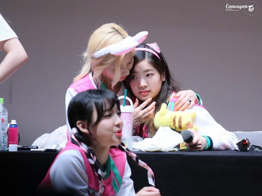 [트와이스] 피부가 두부처럼 하얀 둡둡 다현 짤들.jpg | 인스티즈