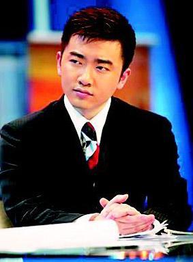 어머니뻘 고위간부 부인 20명과 불륜을 저지르며 거액의 재산을 축척한 중국 앵커.jpg | 인스티즈