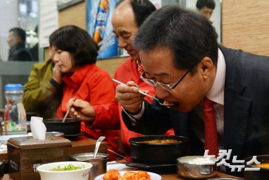 오늘 유세 끝나고 순대국밥 드시는 서민 대통령.jpg | 인스티즈