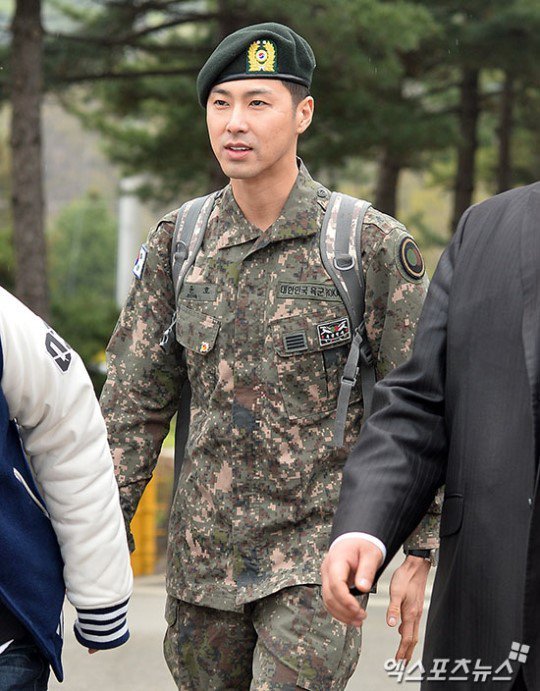 오늘 전역한 유노윤호 | 인스티즈