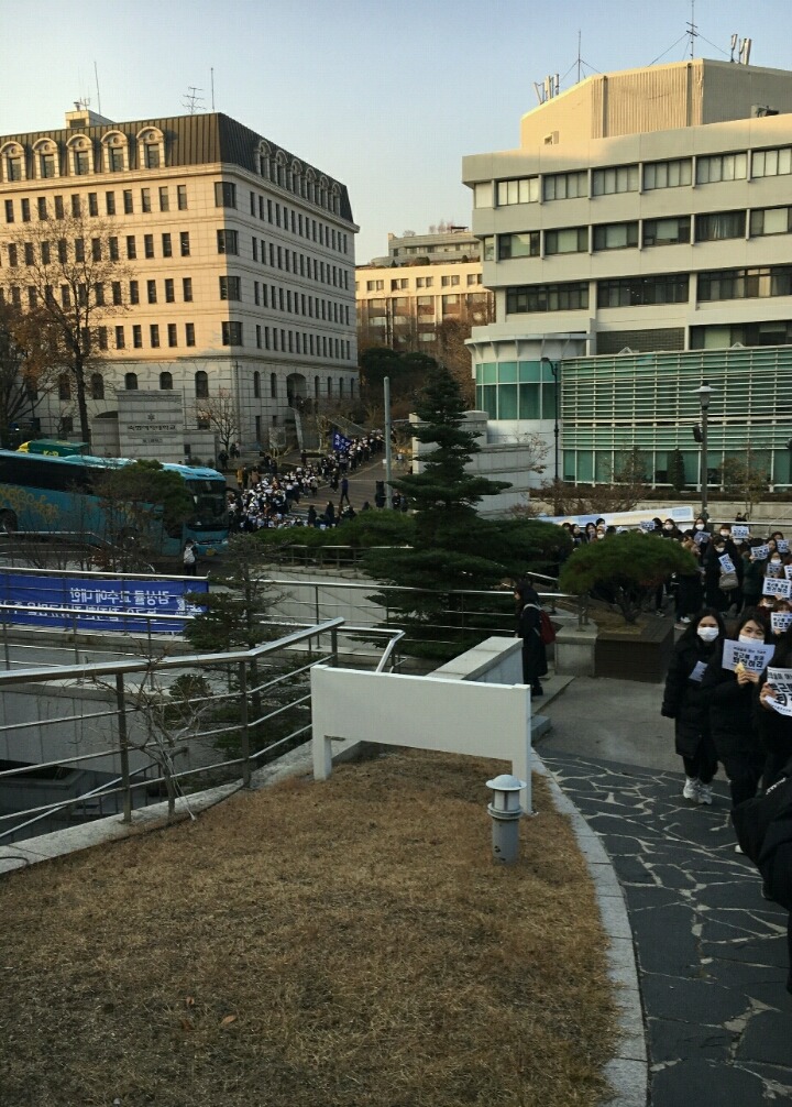 오늘 자 숙명여자대학교 동맹휴업 (동맹휴업: 학생들의 정치적 요구를 관철하기 위한 집단적인 수업 거부 운동) | 인스티즈