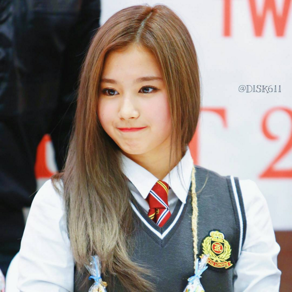 눈이 똘망똘망한 트와이스 사나.gif | 인스티즈