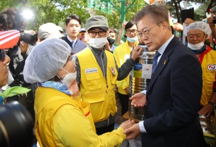 강릉 산불 현장 찾아간 문재인 “소방·해경 독립 필요” | 인스티즈