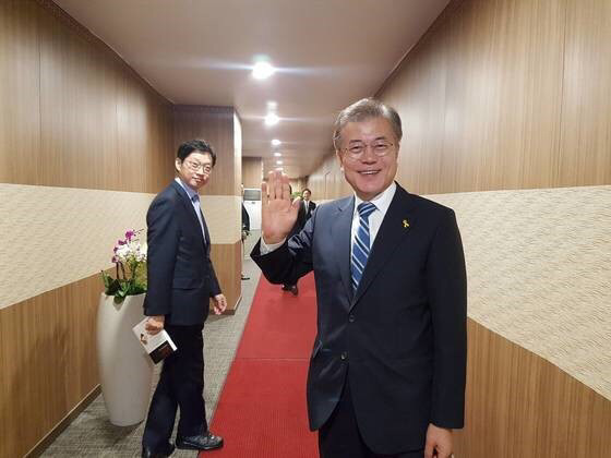 19대 대통령 이니의 친구들을 소개할게요 jpg | 인스티즈
