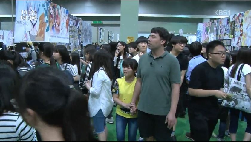 만화책을 찢긴 딸을 서울코믹월드에 데려간 아빠 마크씨.JPG | 인스티즈