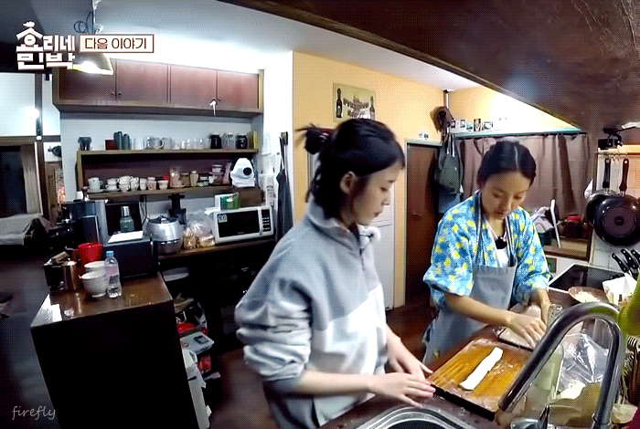 효리네 민박 의욕넘치는 알바생 아이유.gif | 인스티즈