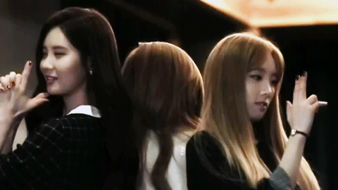 티파니가 시키면 다하는 태연 ㅋㅋ.gif | 인스티즈