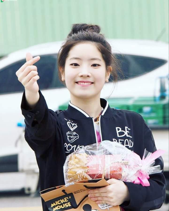 [트와이스] 피부가 두부처럼 하얀 둡둡 다현 짤들.jpg | 인스티즈