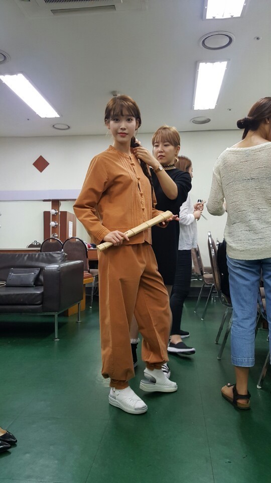 [16.09.18] 아이유 8주년 팬미팅 현장.jpg | 인스티즈
