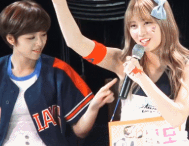 [트와이스] 겨드랑이 공격 gif | 인스티즈