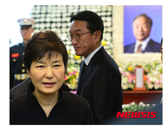 박근혜가 김영삼 전 대통령에게 이를 가는 이유 | 인스티즈