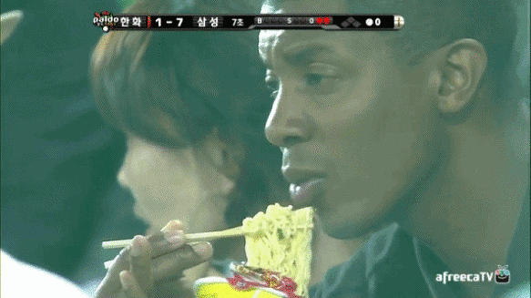 라면 땡기게 하는 올타임 레전드 먹방.gif | 인스티즈