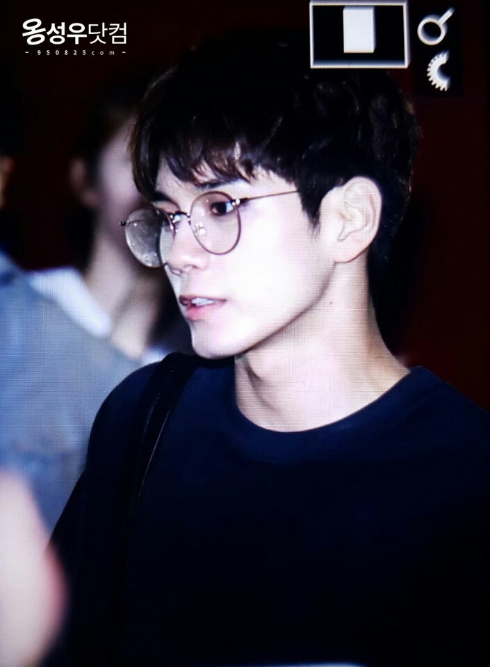 성우 이미지