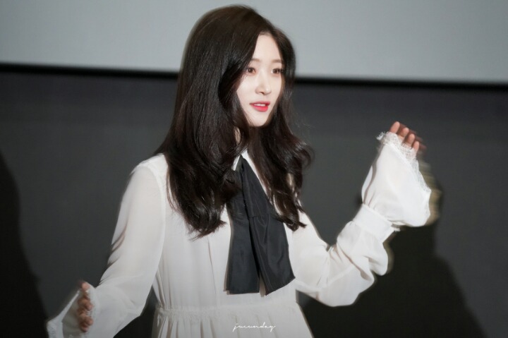 흰 의상이 참 잘어울리는 처자 | 인스티즈