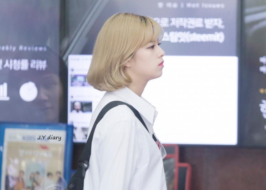 180401 안녕하세요 출근 정연이~ | 인스티즈