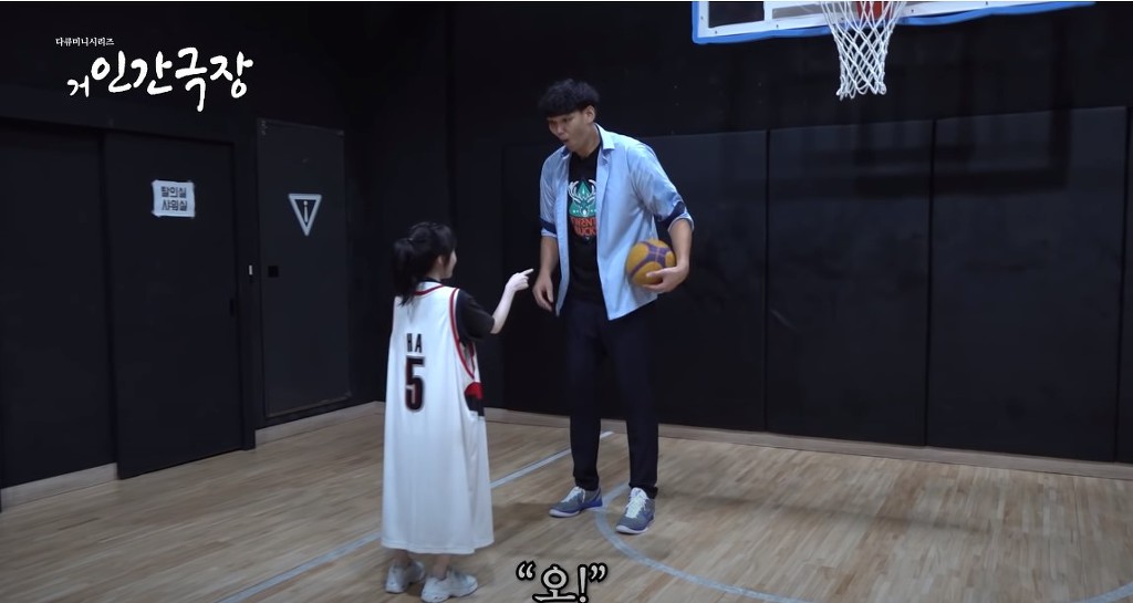 농구의 전설 쏘대장이 하승진에게 알려주는 수비 비법.jpg | 인스티즈