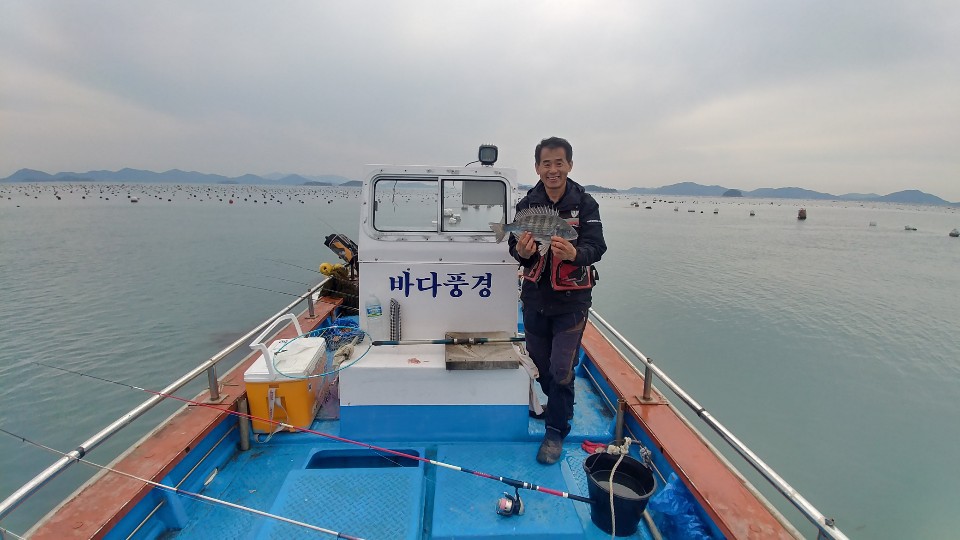 어두리<> 이미지