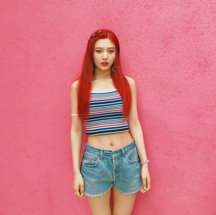 배꼽 노출한 조이 | 인스티즈