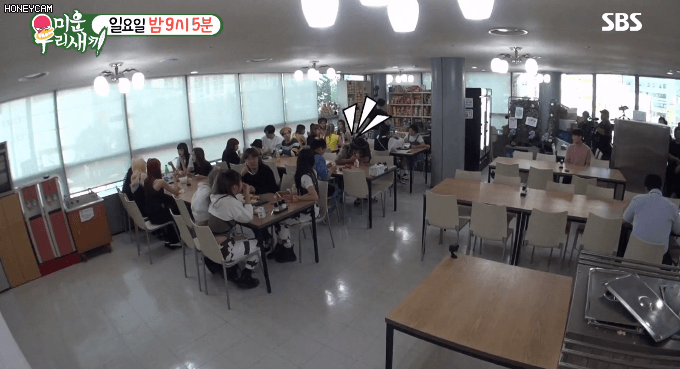 가수 선배를 바라보는 아이돌들의 표정.gif | 인스티즈