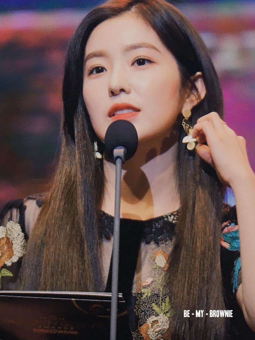 [레드벨벳] 시상식에 친구 만나 많이 반가운 아이린 | 인스티즈