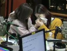 디현이 코풀어주는 사나 | 인스티즈