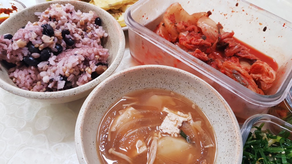 남자 혼자 차려먹는 현실 집밥 그자체 | 인스티즈