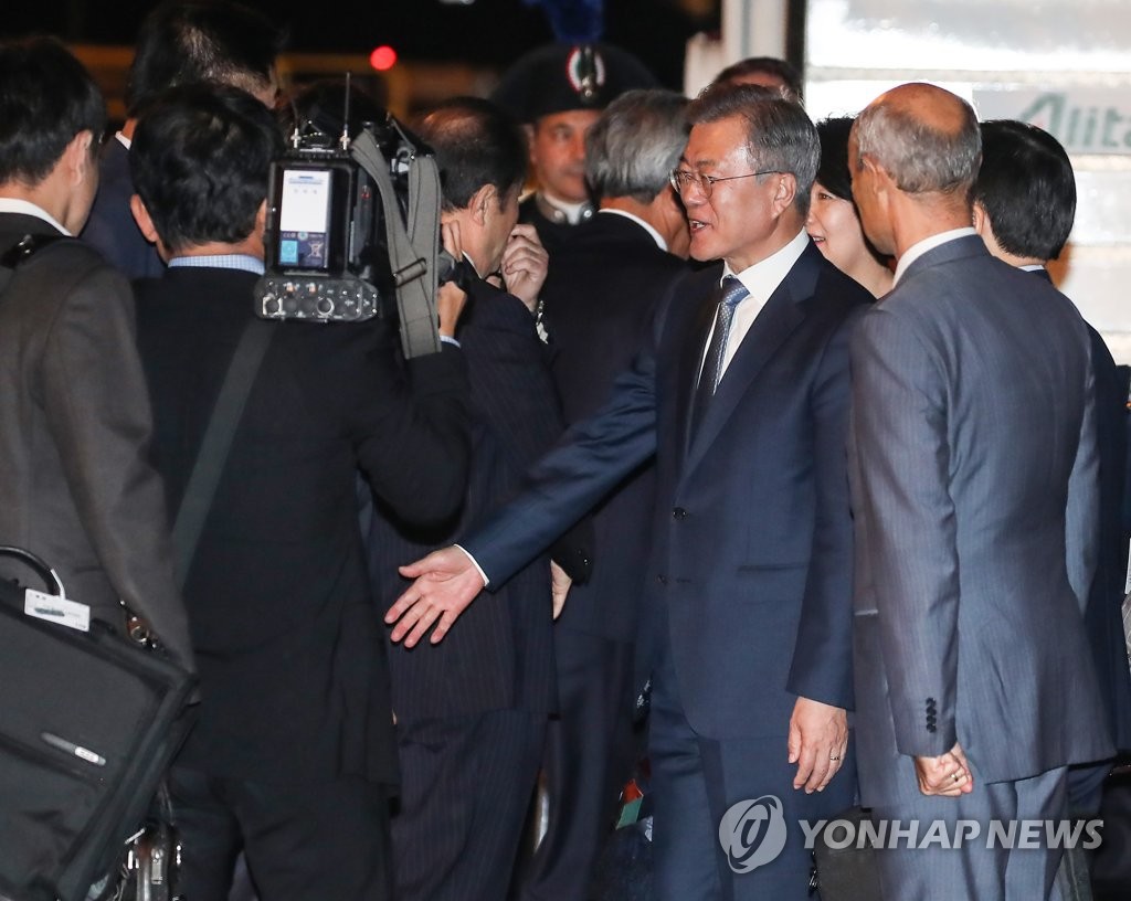 이탈리아 도착하신 문재인 대통령님과 김정숙 여사님 | 인스티즈