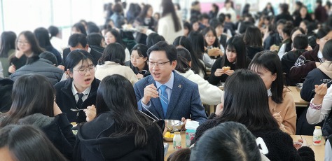 열일하는 김경수 경남지사 | 인스티즈