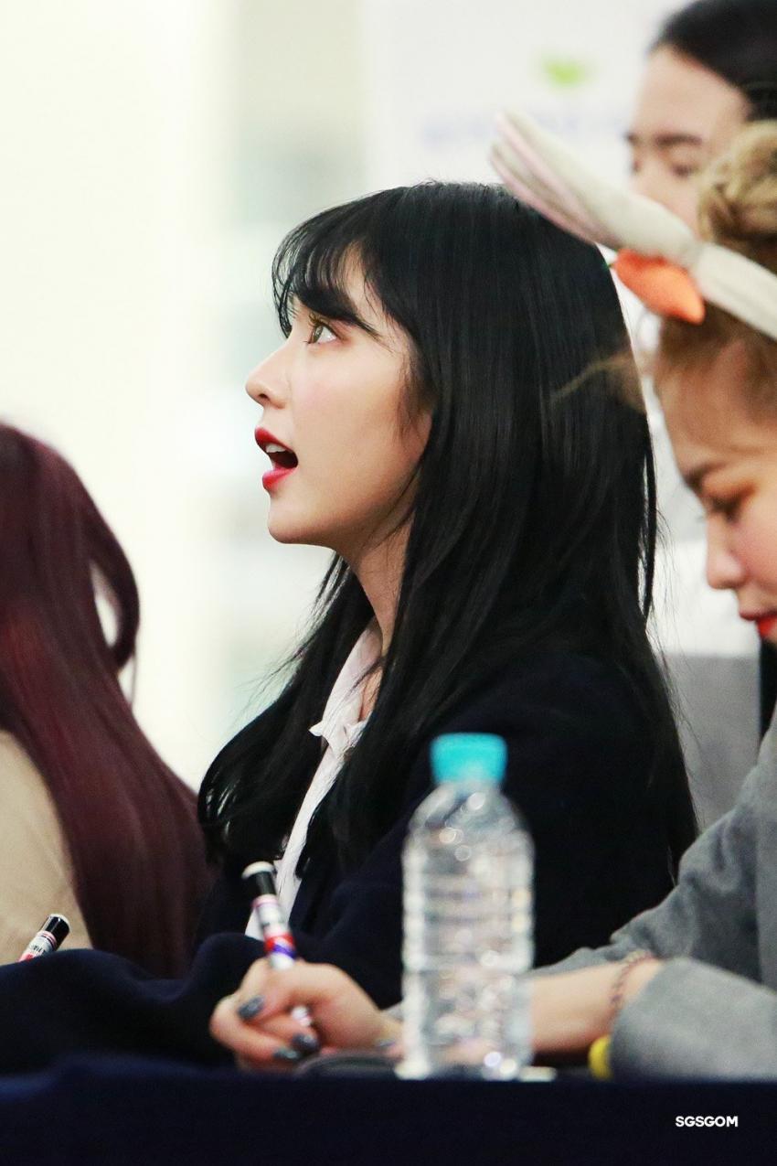 레드벨벳 아이린의 클라스 옆모습.jpg | 인스티즈