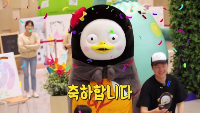 실버버튼 자랑하는 펭수.gif | 인스티즈