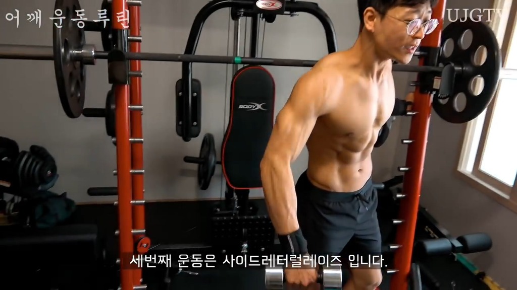 어떤 직장인 운동 유튜버의 어깨운동 방법 ㅎㄷㄷ;;.JPG | 인스티즈