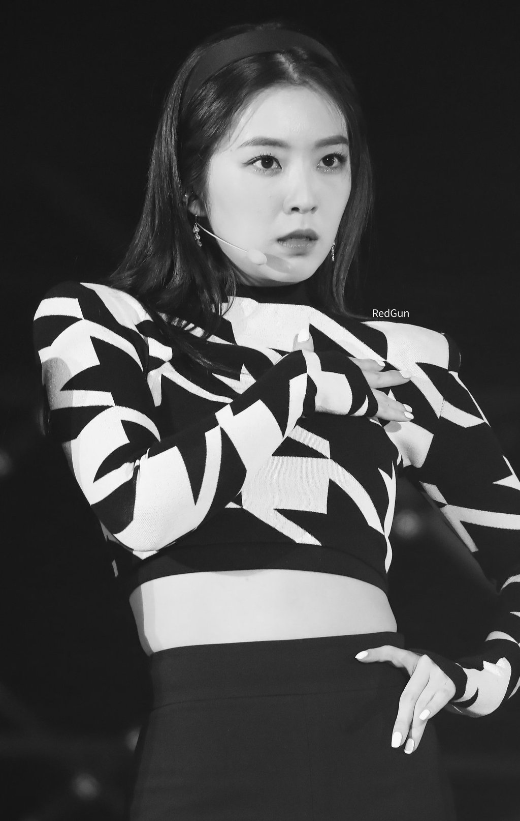 검정 머리띠한 아이린.jpgif | 인스티즈