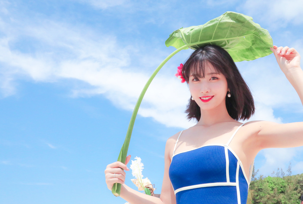 트와이스 모모 해변에서 수영복 | 인스티즈