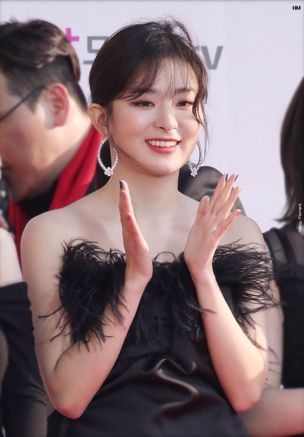 묶은 머리가 잘어울리는 슬기.jpgif | 인스티즈