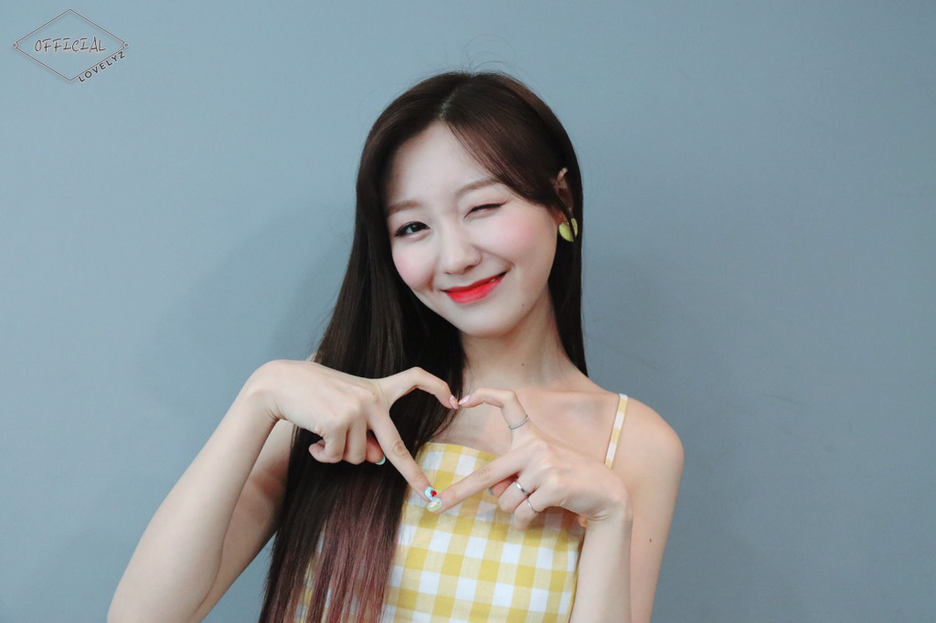 [러블리즈] 식후 커피를 거의 다 마셔가서 수정이 | 인스티즈