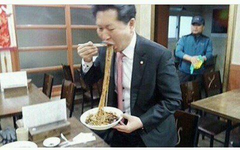 [고르기] 먹고싶은거 생길 때마다 공짜로 먹고 살 안찌기 VS 그냥 살기 | 인스티즈